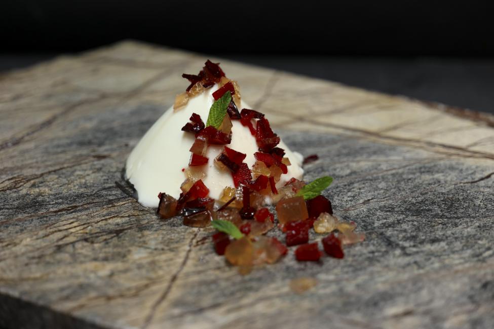 JetDine Menu dp9 - yoghurt mousse with amarena cherries